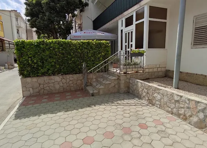 Lägenhet Garden With Private Parking Split