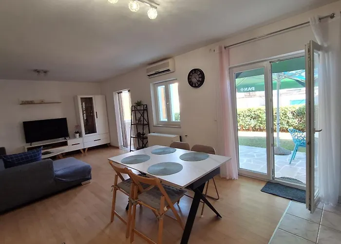 Lägenhet Garden With Private Parking Split