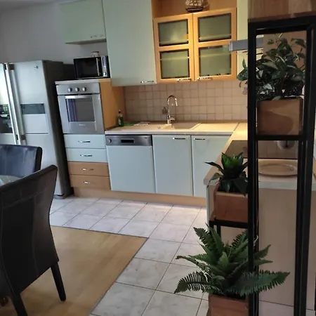 Garden With Private Parking Apartment Split