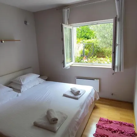 Apartment Garden With Private Parking *