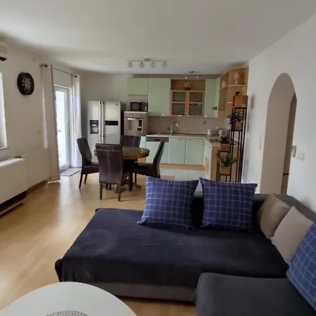 Apartment Garden With Private Parking *