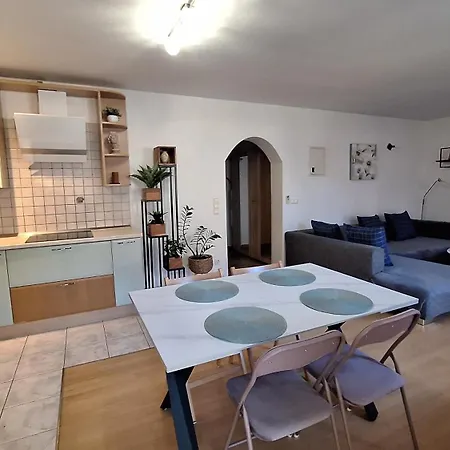 Garden With Private Parking سبليت