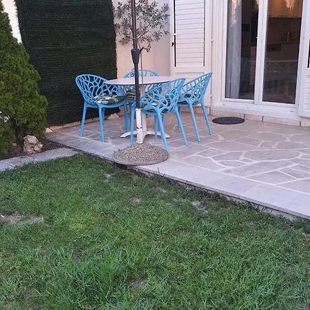 Garden With Private Parking Apartament Split