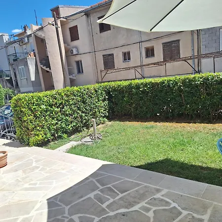شقة Garden With Private Parking *