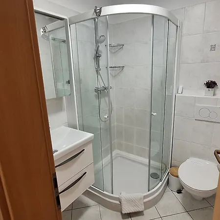 아파트 Garden With Private Parking